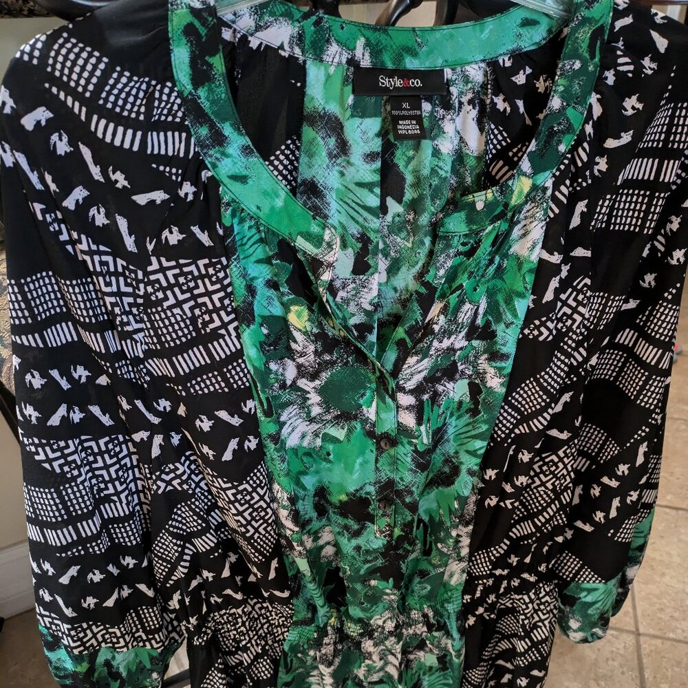 ~NWOT Women's blouse.